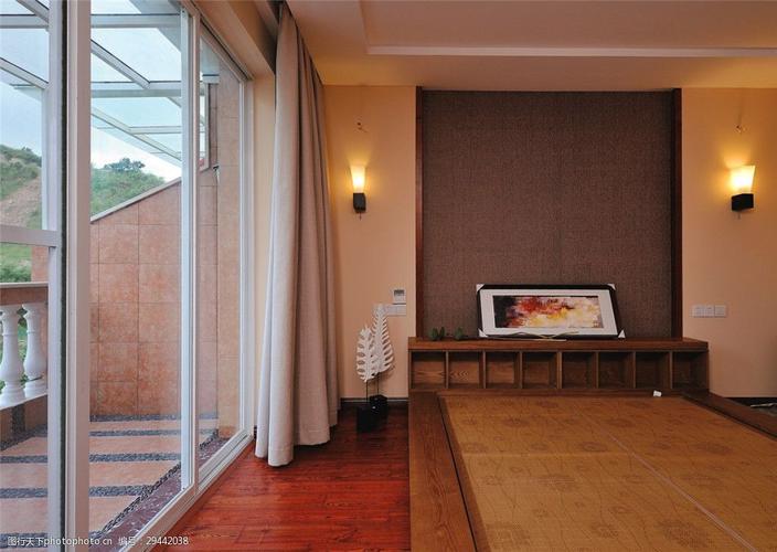 现代客厅木条隔断室内装修效果图